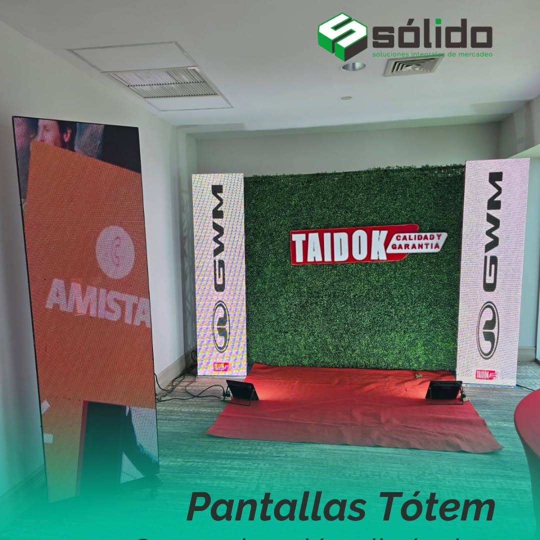 Pantallas tótem instaladas para una activación de marca